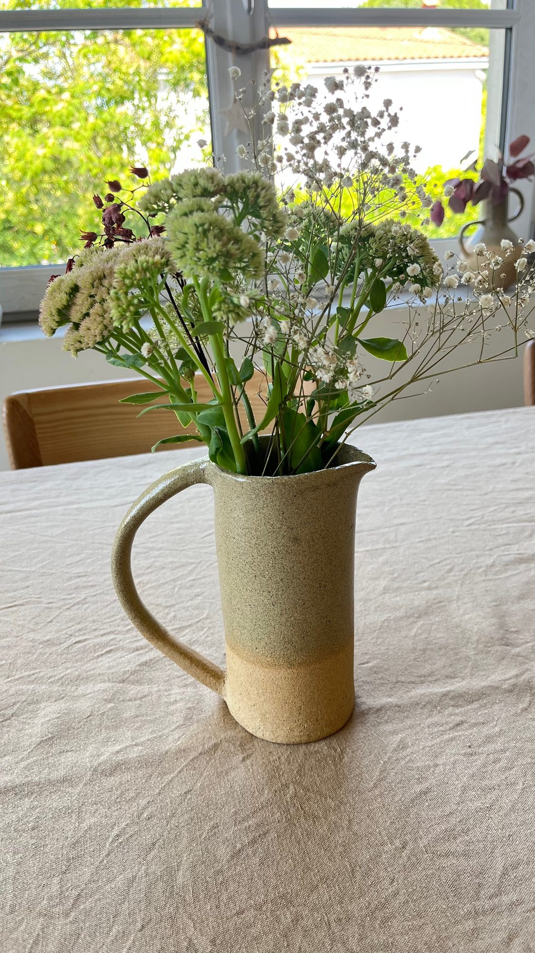 Pichet en grès beige