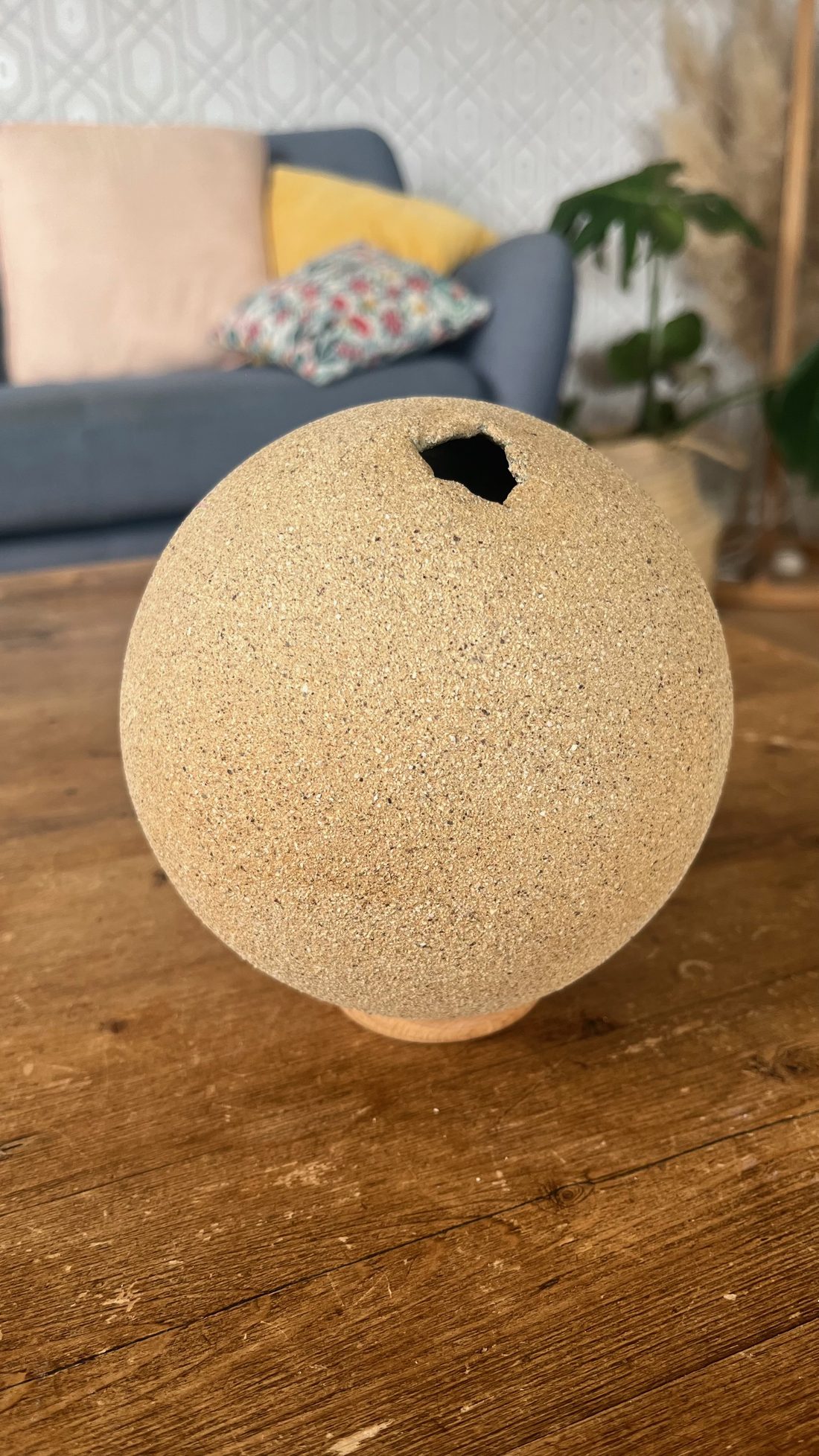 Vase sphère avec ouverture, grès sablé